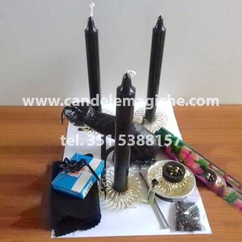 set di candele nere e candela figurata del fallo moscio per il rito di impotenza del fallo moscio