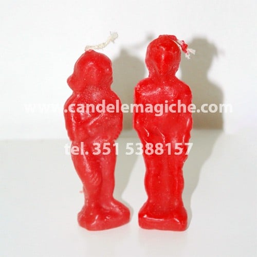 candele a forma di statuetta uomo e donna di colore rosso