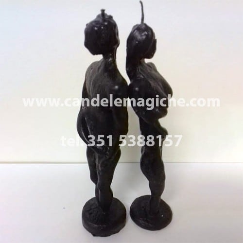 candela a forma di statuette lui e lei di colore nero